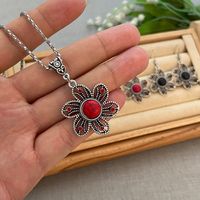 Ethnic Style Flower Alloy Hollow Out Silver Plated Women's Earrings Necklace Jewelry Set main image 5