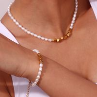 Klassischer Stil Quadrat Rostfreier Stahl Süßwasserperle Perlen 18 Karat Vergoldet Armbänder Halskette main image 1