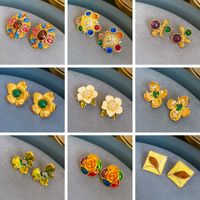 1 Pair Retro Sweet Flower Plating Inlay Copper Rhinestones Gold Plated Ear Studs main image 2