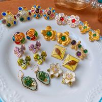 1 Pair Retro Sweet Flower Plating Inlay Copper Rhinestones Gold Plated Ear Studs main image 1