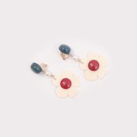 Sweet Simple Style Flower Imitation Pearl Alloy Resin Plating Gold Plated Women's Ear Clips sku image 1