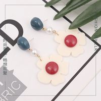 Sweet Simple Style Flower Imitation Pearl Alloy Resin Plating Gold Plated Women's Ear Clips main image 3