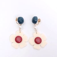 Sweet Simple Style Flower Imitation Pearl Alloy Resin Plating Gold Plated Women's Ear Clips sku image 4