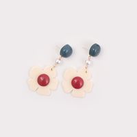 Sweet Simple Style Flower Imitation Pearl Alloy Resin Plating Gold Plated Women's Ear Clips main image 2