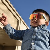 Gafas De Sol Para Niños Con Espejo De Forma Especial De Pc De Color Sólido Básico Elegante main image 3