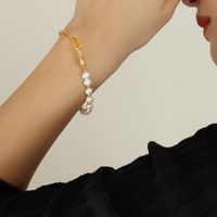Elegant Geometrisch Süßwasserperle Titan Stahl Perlen Überzug 18 Karat Vergoldet Armbänder main image 4