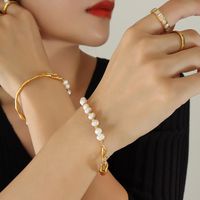 Elegant Geometrisch Süßwasserperle Titan Stahl Perlen Überzug 18 Karat Vergoldet Armbänder main image 3