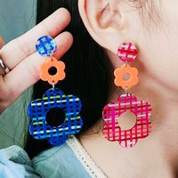1 Pair Vacation Plaid Flower Spray Paint Hollow Out Arylic Drop Earrings main image 1