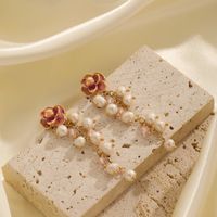 1 Paar Klassisch Französische Art Pastoral Blume Perlen Emaille Überzug Süßwasserperle Kupfer 18 Karat Vergoldet Tropfenohrringe main image 2