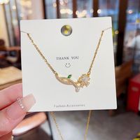 Elegant Blume Titan Stahl Kupfer Inlay Künstliche Perlen Künstlicher Diamant Halskette Mit Anhänger main image 3