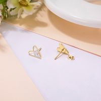 1 Pair Simple Style Heart Shape Plating Inlay Stainless Steel Shell Gold Plated Ear Studs main image 1