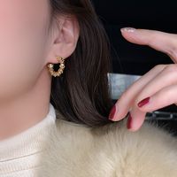 1 Pair Elegant Retro C Shape Plating Copper Gold Plated Ear Studs main image 4