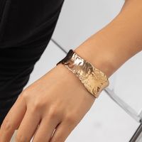 Elegant Geometrisch Eisen Überzug Frau Manschettenarmbänder main image 4