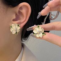 1 Pair Sweet Classic Style Flower Enamel Plating Inlay Alloy Pearl Gold Plated Ear Cuffs main image 1