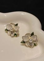 1 Pair Sweet Classic Style Flower Enamel Plating Inlay Alloy Pearl Gold Plated Ear Cuffs main image 3