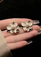 1 Pair Sweet Classic Style Flower Enamel Plating Inlay Alloy Pearl Gold Plated Ear Cuffs main image 2