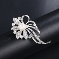 Elegant Leaf Flower Butterfly Alloy Plating Inlay Rhinestones Pearl Women's Brooches main image 4