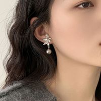 1 Pair Elegant Vintage Style Flower Imitation Pearl Alloy Drop Earrings main image 4