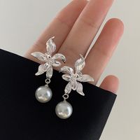 1 Pair Elegant Vintage Style Flower Imitation Pearl Alloy Drop Earrings sku image 1