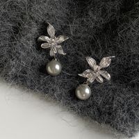 1 Pair Elegant Vintage Style Flower Imitation Pearl Alloy Drop Earrings main image 2