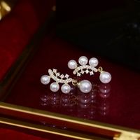 1 Paar Retro Französische Art Pendeln Runden Überzug Inlay Kupfer Künstliche Perlen Zirkon 14 Karat Vergoldet Ohrstecker main image 4