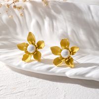 1 Pair Elegant Pastoral Simple Style Petal Alloy Gold Plated Ear Studs main image 4