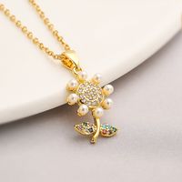 Simple Style Commute Sunflower Copper Plating Inlay Artificial Pearls Diamond 18k Gold Plated Pendant Necklace main image 4
