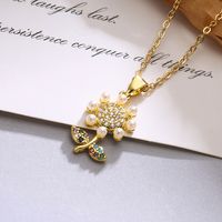 Simple Style Commute Sunflower Copper Plating Inlay Artificial Pearls Diamond 18k Gold Plated Pendant Necklace main image 3