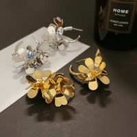 1 Pair Classic Style Flower Plating Metal Earrings main image 1