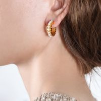 1 Pair Elegant Baroque Style C Shape Plating Inlay Titanium Steel Artificial Pearls 18k Gold Plated Ear Studs main image 3