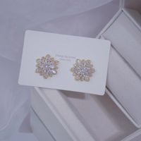 1 Pair Elegant Shiny Snowflake Plating Inlay Copper Zircon Gold Plated Ear Studs main image 3