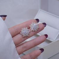 1 Pair Elegant Shiny Snowflake Plating Inlay Copper Zircon Gold Plated Ear Studs main image 4