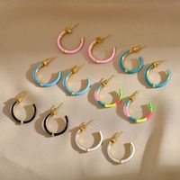 1 Paire Style Simple Forme C Émail Placage Incruster Le Cuivre Zircon Plaqué Or 18k Boucles D'oreilles main image 1