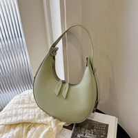 Femmes Moyen Toutes Les Saisons Faux Cuir Couleur Unie Mode Rond Fermeture Éclair Sac Sous Les Bras sku image 7