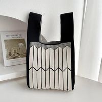 Women's Medium Polyester Geometric Streetwear Square Open Tote Bag sku image 160