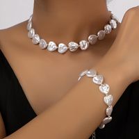 Élégant Rétro Commuer Forme De Cœur Alliage Perles Baroques Placage Femmes Bracelets Collier main image 5