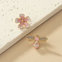 1 Pair Retro French Style Commute Flower Bee Enamel Plating Alloy Ear Studs main image 1