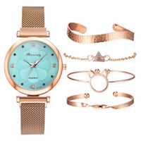 Casual Triangle Flower Suction Buckle Quartz Women's Watches main image 4