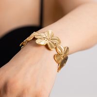 Simple Style Flower Stainless Steel Plating 18k Gold Plated Bangle main image 1