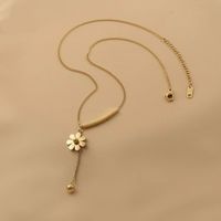 Titan Stahl 18 Karat Vergoldet Einfacher Stil Blume Halskette Mit Anhänger main image 1