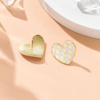 1 Pair Elegant Cute Korean Style Houndstooth Heart Shape Alloy Ear Studs main image 4