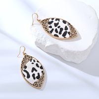 1 Pair Vintage Style Classic Style Leaf Leopard Plating Pu Leather Alloy Gold Plated Dangling Earrings main image 4