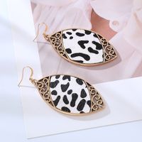 1 Pair Vintage Style Classic Style Leaf Leopard Plating Pu Leather Alloy Gold Plated Dangling Earrings main image 3