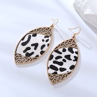 1 Pair Vintage Style Classic Style Leaf Leopard Plating Pu Leather Alloy Gold Plated Dangling Earrings main image 1