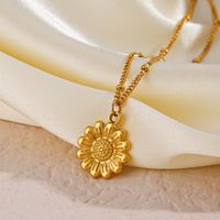 304 Stainless Steel 18K Gold Plated Lady Plating Flower Pendant Necklace main image 1
