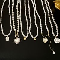 Retro Heart Shape Imitation Pearl Alloy Plating Women's Pendant Necklace main image 1