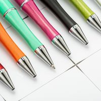 Un Stylo À Bille D'étude Décontractée De Couleur Unie main image 5