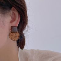 1 Paire Décontractée Vacances Rond Tresser Bois Boucles D'oreilles main image 3