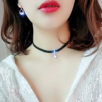 Sexy Simple Style Geometric Pu Leather Alloy Inlay Artificial Pearls Rhinestones Zircon Women's Choker main image 2