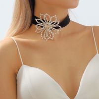 Wholesale Jewelry Elegant Flower Imitation Pearl Flocking Cloth Iron Handmade Hollow Out Choker main image 1